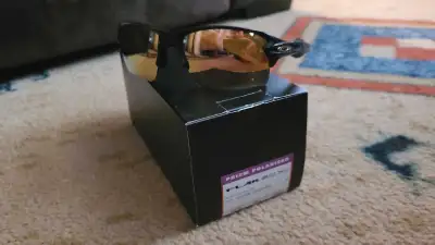 Okley Flak 2.0 XL Excellent condition Prize Rose Gold polarized lens Box and case included