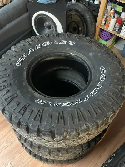 Goodyear wrangler duratrac tires 33x12.5x15 inch tires Bought last year Maybe 5000 km on them Great...