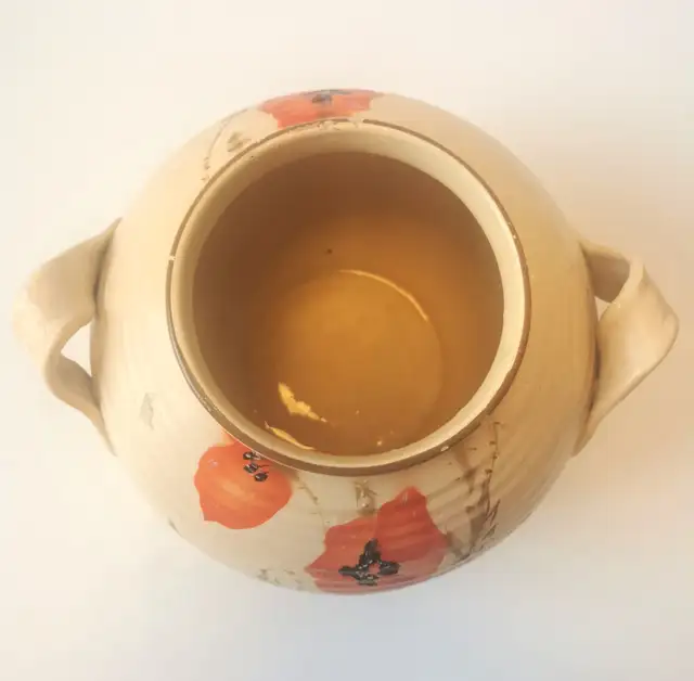 Share Ceramic Poppy Vase Wide Scroll Handles Art Deco Circa 1940 in Home Décor & Accents in Markham / York Region - Image 4