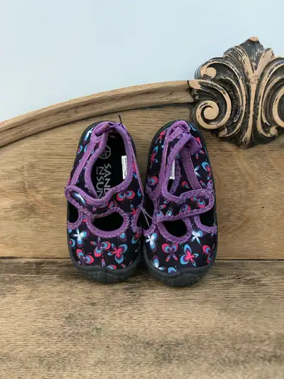 Girls Toddler Sand N Sun Shoes Size 5, View more