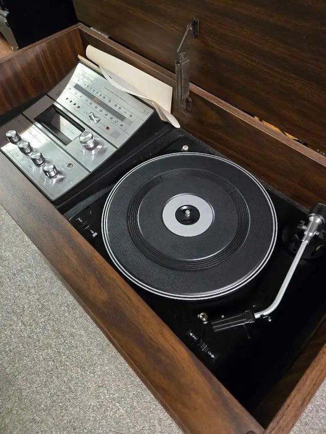 Vintage stereo console65740212357633121