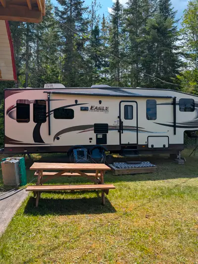 Fifthweel Eagle Touring Jayco 2014. 29.5 pied. All climate shear. Structure d'aluminium. 2 extension...