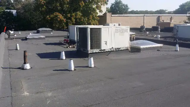 Flat roofer looking for work.64877472313473122