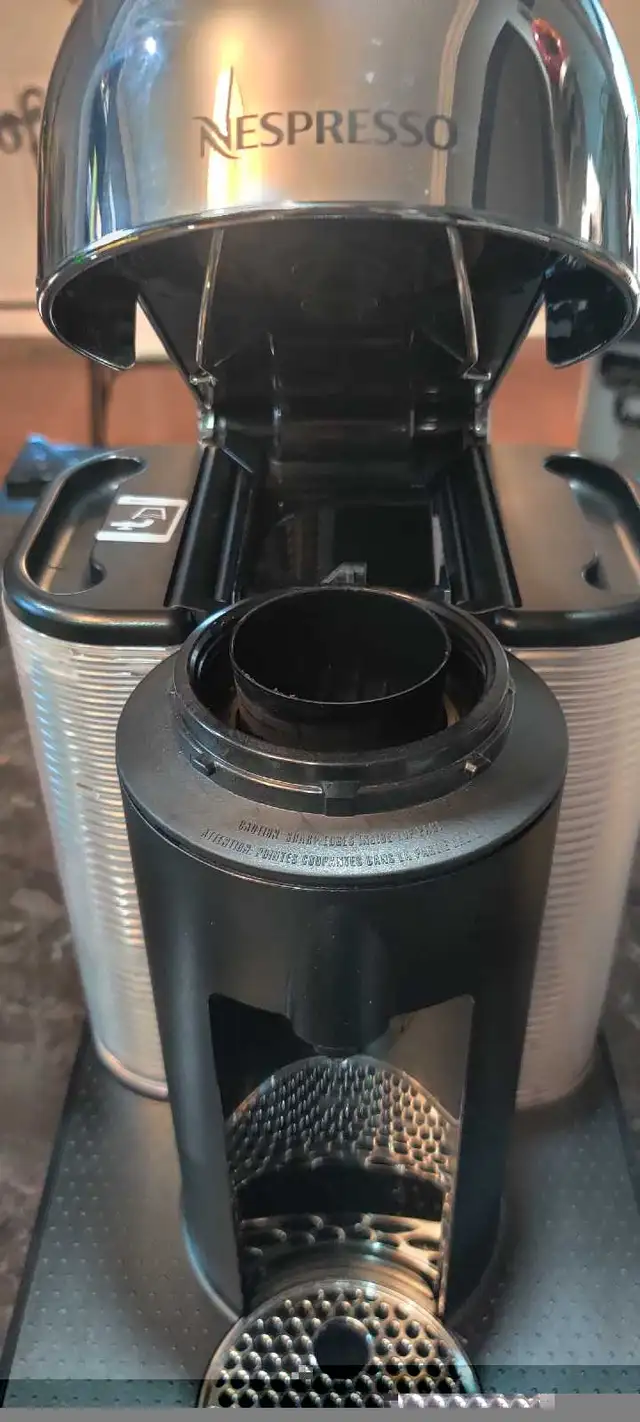 Breville Nespresso espresso machine in Coffee Makers in City of Toronto - Image 4