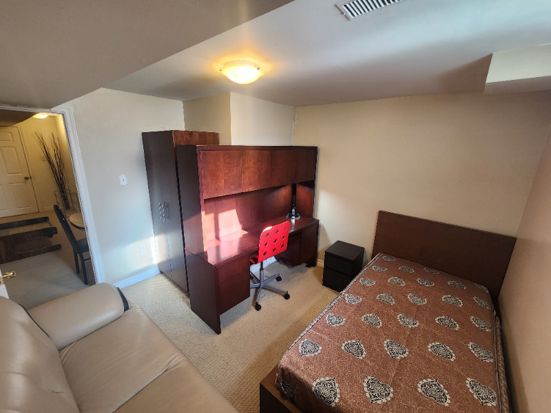 Bright 1 bedroom basement apartment (McCowan & Hwy407Markham) Long