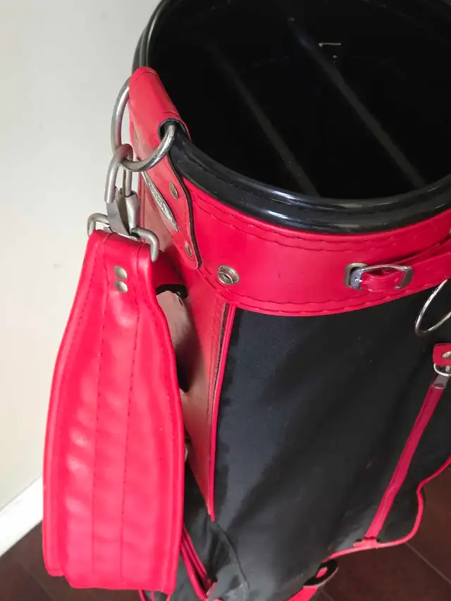Vintage 1980's Dura Bag Retro Red Black Golf 3 Slot Sunday Bag in Golf in St. Catharines - Image 3