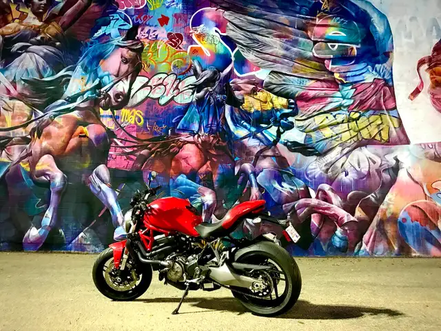 2018 Ducati Monster 821 in Sport Bikes in Edmonton - Image 3
