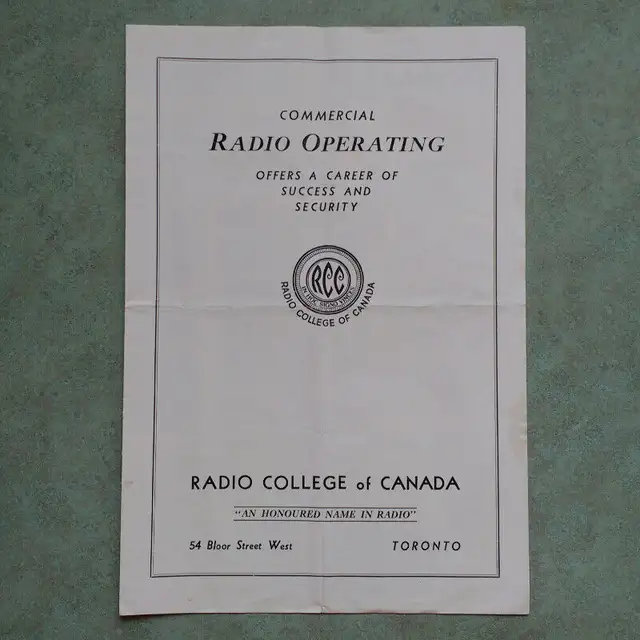 VINTAGE RADIO OPERATING BROCHURE BY RADIO COLLEGE CANADA in Arts & Collectibles in City of Toronto - Image 2