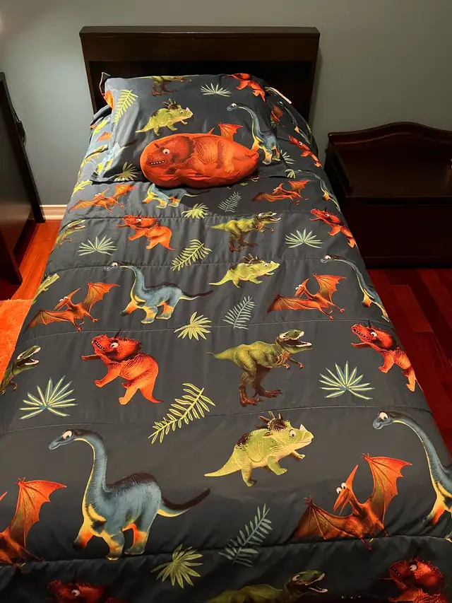 Lit simple en bois in Beds & Mattresses in Laval / North Shore - Image 3
