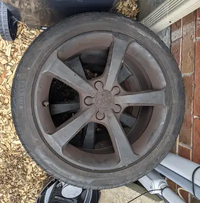225/4517 91H M+S Pirelli all season tires - 2 are in really good condition, 2 are worn on the outsid...
