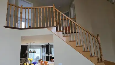 Rampe et balustres en chêne vernis  Oak handrail and balusters, View more