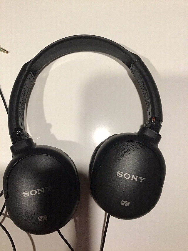 Écouteurs de marque Sony dans Écouteurs  à Longueuil/Rive Sud - Image 4