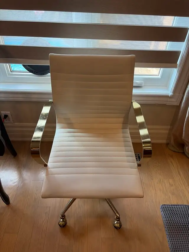 Modern Ribbed Office Chair in Chairs & Recliners in Markham / York Region - Image 2