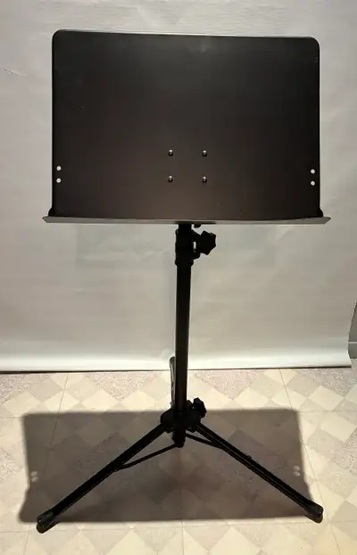 Lutrin en métal avec table pleine., View more