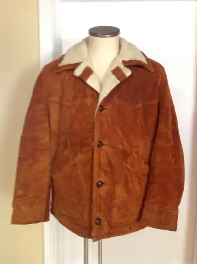 (OPEN TO REASONABLE OFFERS) (SIZE 42 ADULT) (ALL MEASUREMENTS WERE TAKEN ON A FLAT SURFACE). : SHOUL...