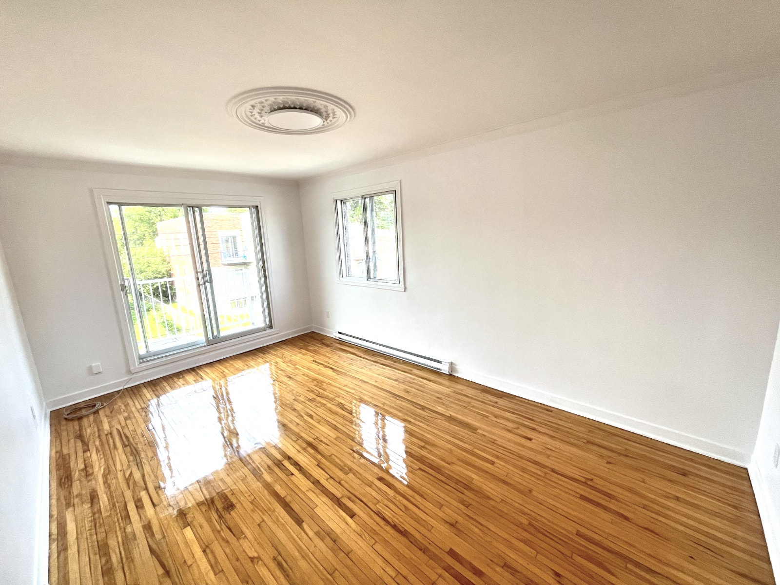 Grand 5-1/2 rénové – loyer effectif possible 1 492$/mois — photo 2
