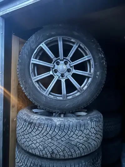 18” VW Tiguan wheels with 235-55-18 nokian hakkappelitta R5 winter tires. In very good condition. Ti...