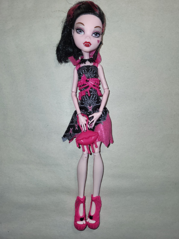 Monster High Dolls - Draculaura (group 5) - Updated March 2 in Toys & Games in Belleville - Image 3