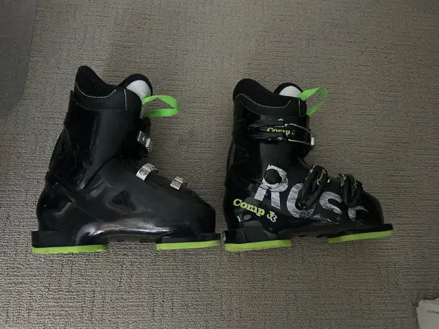 Rossignol Comp J3 Ski Snowboarding Boots in Ski in Calgary - Image 9