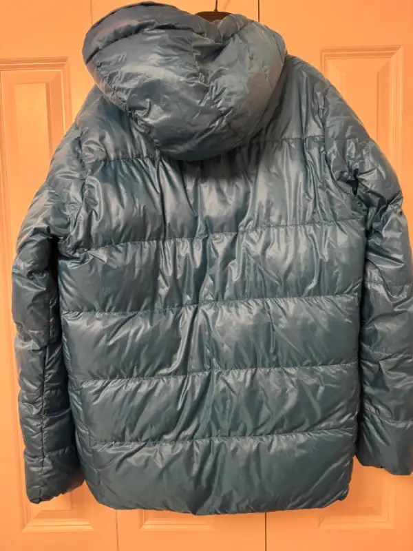 Patagonia Fitz Roy Down hoody M in Men's in Calgary - Image 4