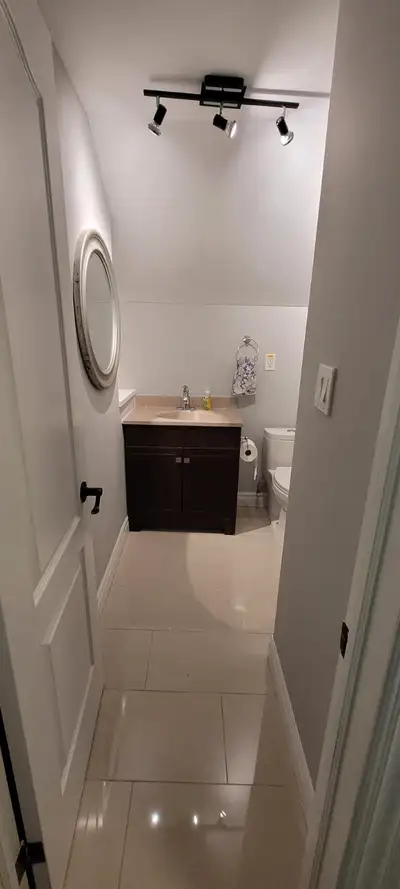 Downtown Oshawa Large Private Floor Room for Rent