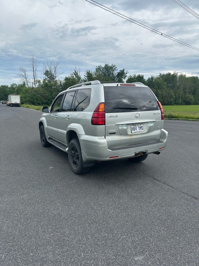 2005 Lexus GX470 — photo 2
