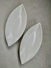 Boat shaped serving bowls
