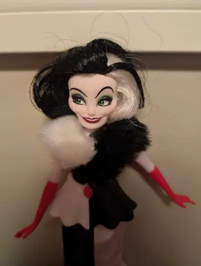 Very cool Cruella Deville barbie doll. From 101 Dalmatians. In very good condition! Pick up on south...