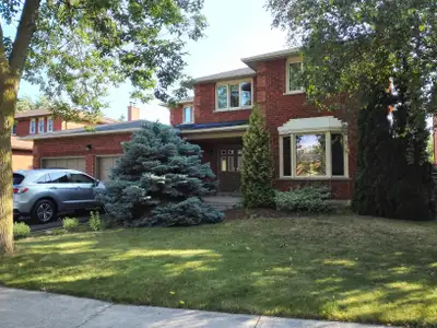 beautiful second floor room for rent in a detached house
