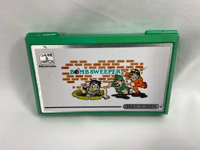 GAME AND WATCH BOMB SWEEPER IN GOOD-FAIR COND BATTERY DOOR HAS BEEN REPLACED, SMALL CRACK IN HINGE,...