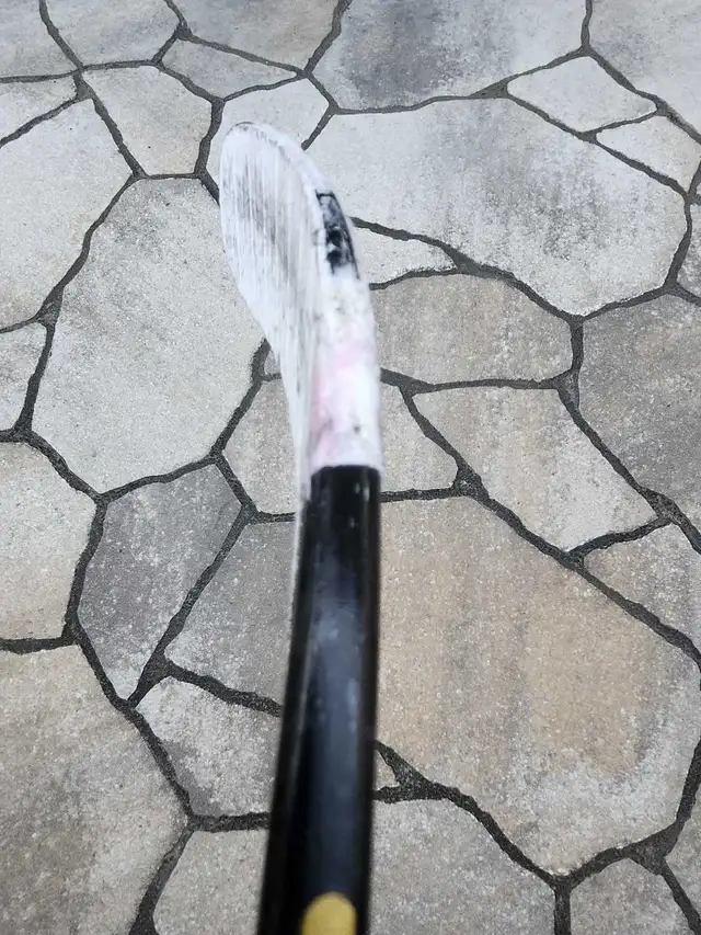 Warrior Alpha DX Gold Junior Hockey Stick 50 Flex in Hockey in Ottawa - Image 6