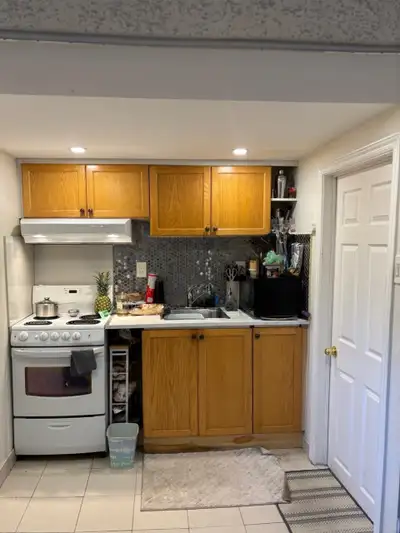Available from December 1st PRIVATE DRIVEWAY PARKING INCLUDED . ALL UTILITIES , water, hydro, Gas an...