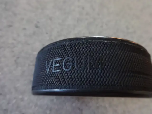 MONTREAL CANADIANS NHL HOCKEY PUCK - SLOVAKIA VEGUM in Hockey in Winnipeg - Image 5