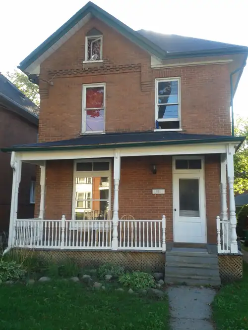 All-inclusive student rental near Trent Express — 6 bedrooms, 2 full baths, May 1. Downtown Peterbor...