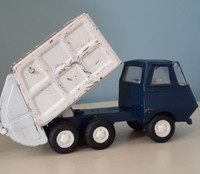 Vintage 1968 Tonka pressed metal blue & white Garbage Truck