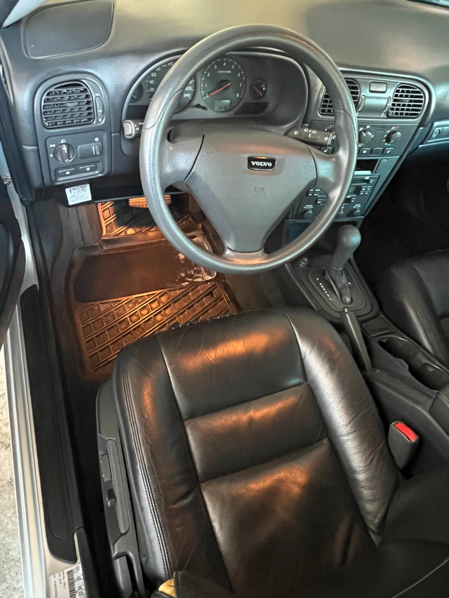 Classic 2003 Volvo with only 117K in mileage in Cars & Trucks in City of Toronto - Image 4