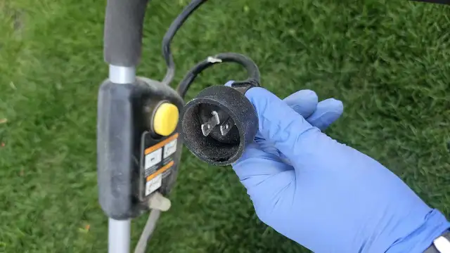 Yardworks Lawn Vac in Lawnmowers & Leaf Blowers in Regina - Image 4