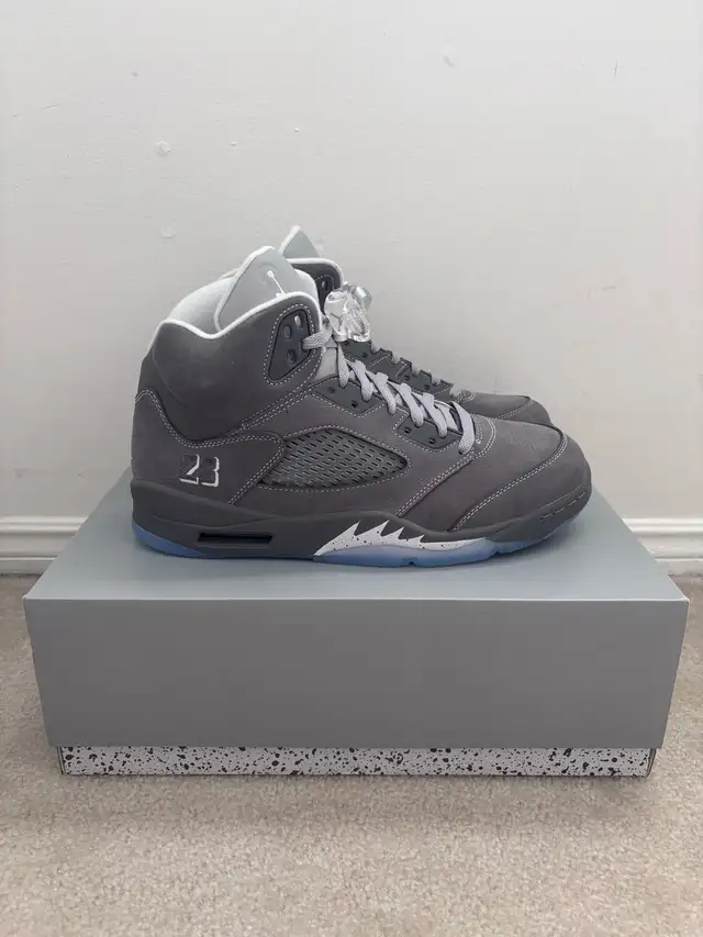 Jordan wolf grey (size 10.5) in Men's Shoes in Oshawa / Durham Region - Image 3