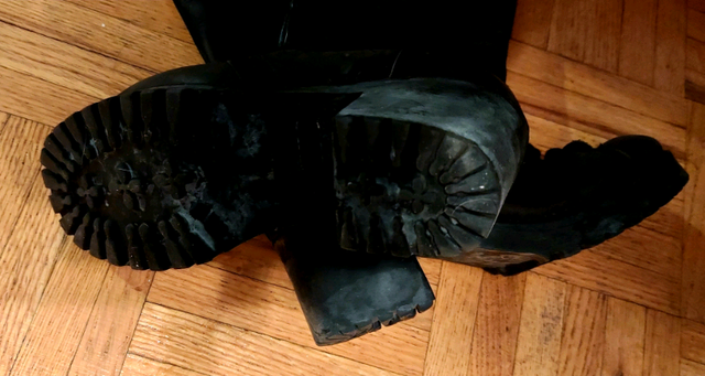 Leather knee high laced boots size 7 Women in Women's - Shoes in City of Toronto - Image 9