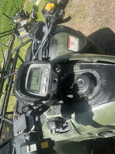 Newly rebuilt top end cylinder and valves. Winch and 27 inch tires. The screen doesn’t work but ligh...