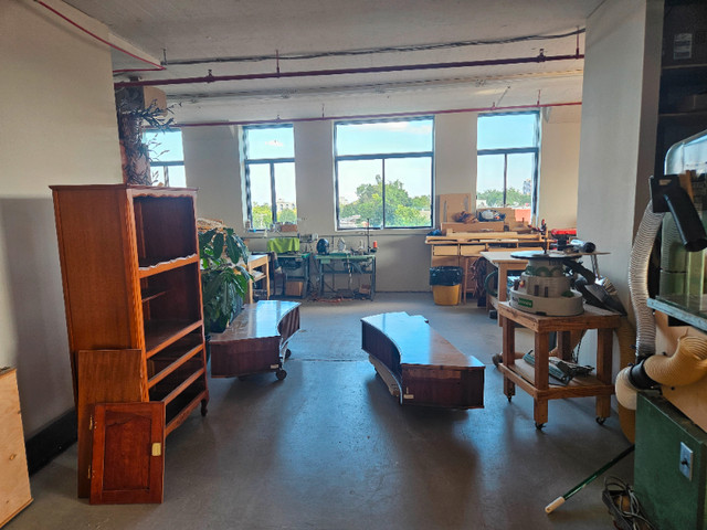 Location atelier ébénisterie dans Espaces commerciaux et bureaux à louer  à Ville de Montréal - Image 4