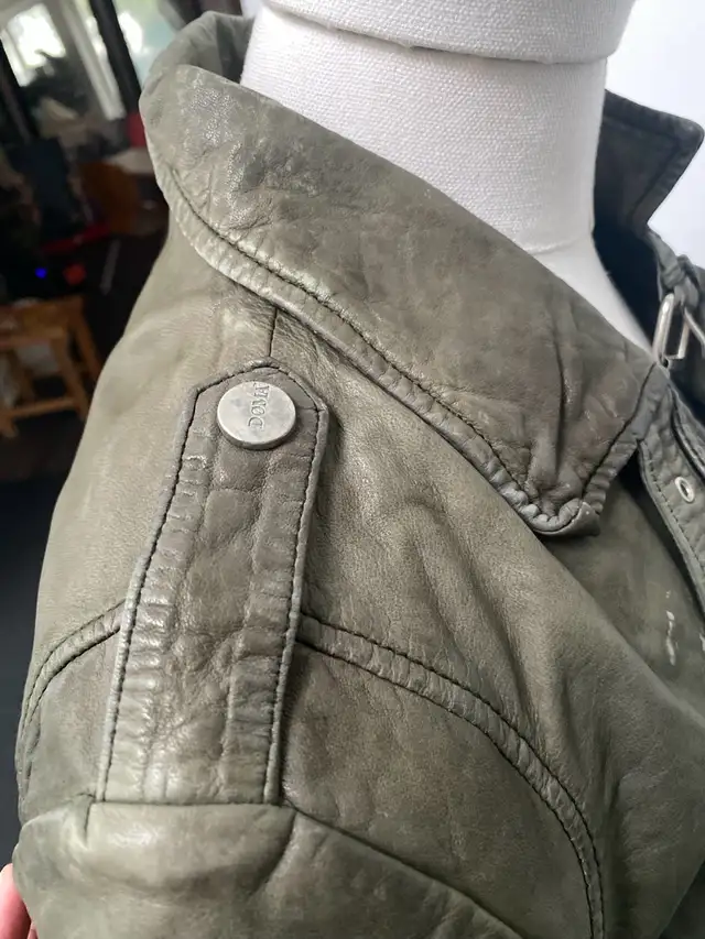 Women’s green leather jacket by DOMA in Women's - Tops & Outerwear in Mississauga / Peel Region - Image 6