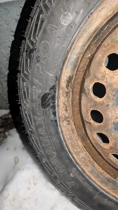 I have 2 17 inch steel rims with a 5x114.3 bolt pattern , (2011 for escape, but fits most Hyundai or...