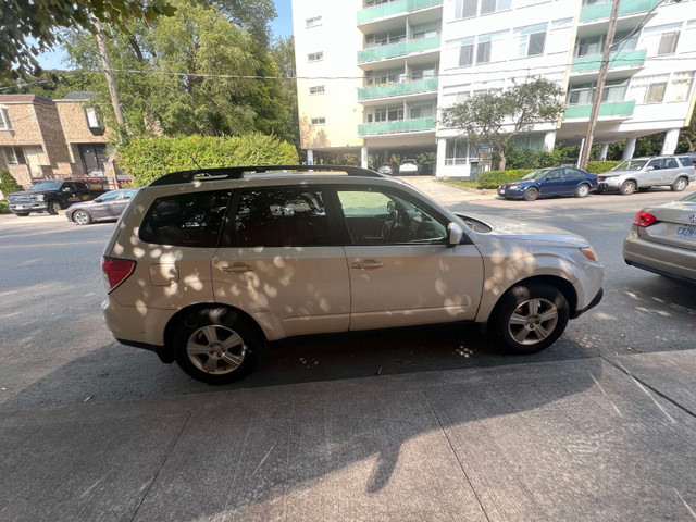 2010 Subaru Forester 5dr Wgn Auto 2.5X in Cars & Trucks in City of Toronto - Image 2