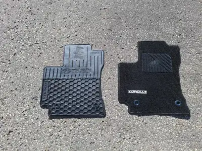 2014-2019 Toyota Corolla ONLY FRONT DRIVER SIDE MAT Carpet and Winter rubber mat $20 Firm
