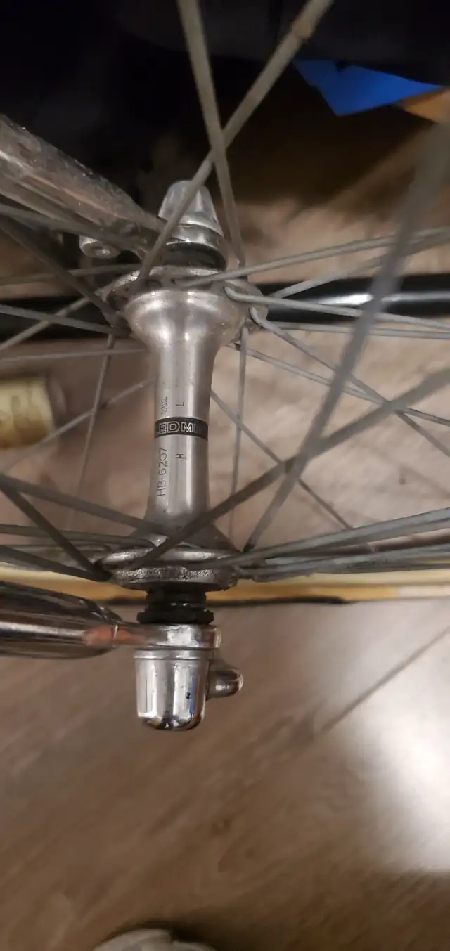 Vintage road bike bianchi 21" all shimano 600 perfect condition. in Road in Ottawa - Image 9