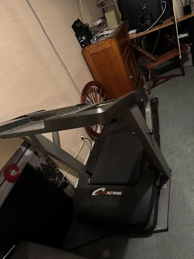 Treadmill in Exercise Equipment in Kitchener / Waterloo - Image 2