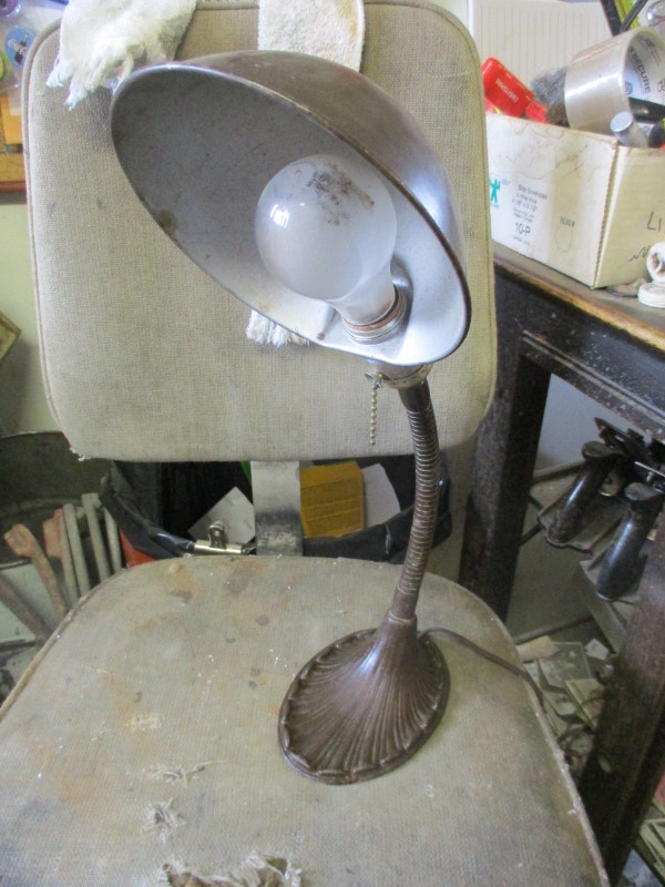 1930s GOOSENECK ADJUSTIBLE CAST IRON BASE DESK LAMP 20. VINTAGE Arts