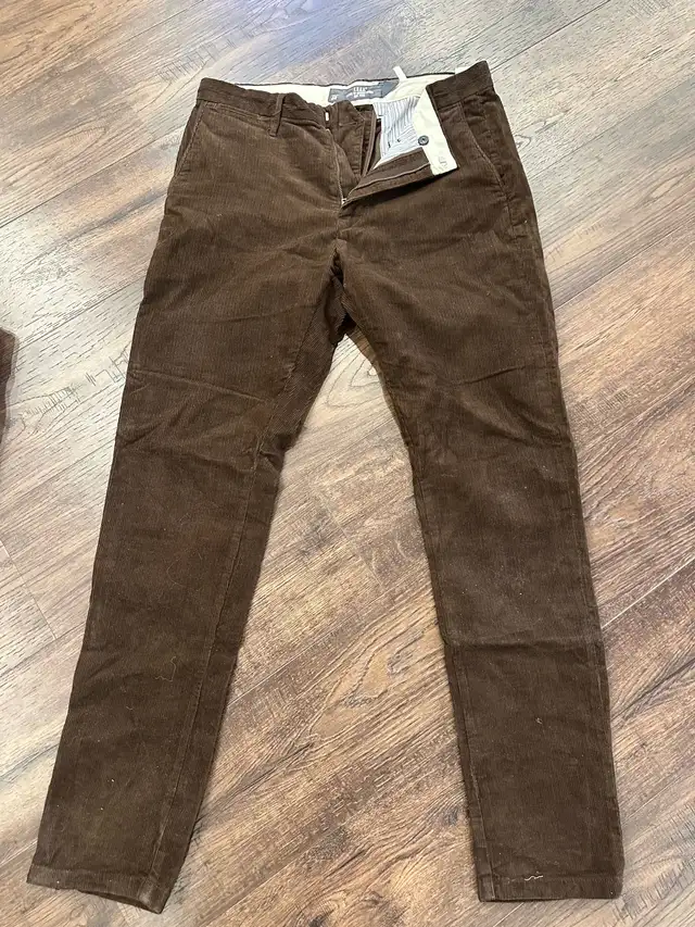 Lot of 5 Pants – Size 32 – Great Condition – $100 in Men's in Laval / North Shore - Image 4