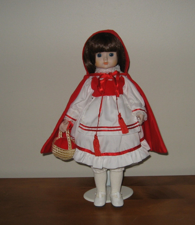 9 Artisan Fine Porcelain Musical Dolls in Arts & Collectibles in Thunder Bay